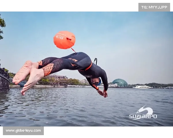 荷兰速滑名将克鲁莫转项游泳挑战公开水域 展现全新竞技风采 荷兰速滑名将克鲁莫转项游泳挑战公开水域 展现全新竞技风采